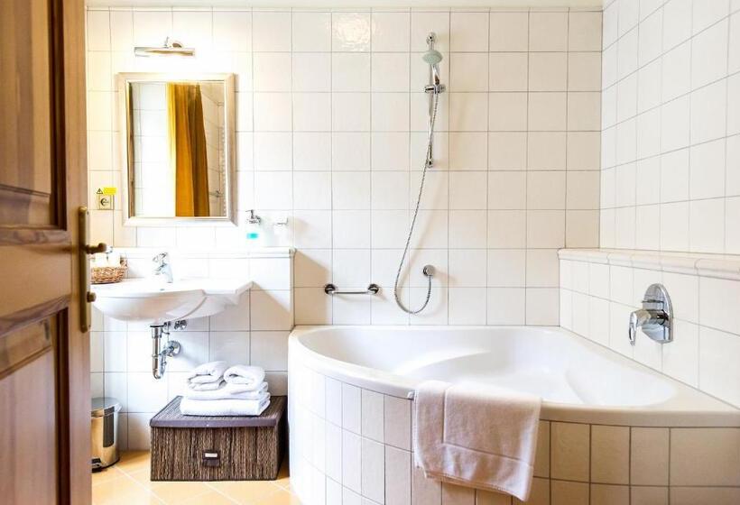 جناح ديلوكس, Leonardo