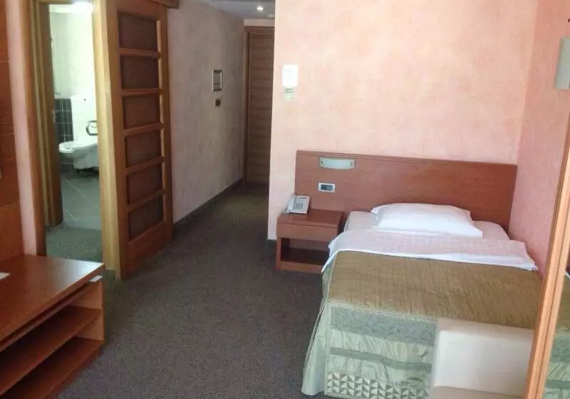 Economy Room
