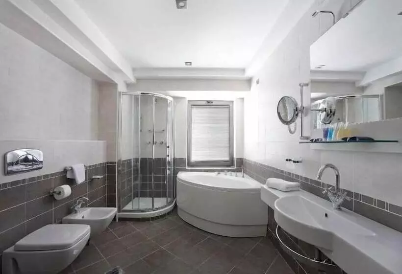 سوییت با چشم‌انداز دریا, Monte Casa Spa & Wellness