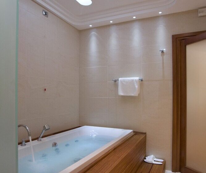 سوئیت ریاست جمهوری 2 خوابه, Monte Casa Spa & Wellness