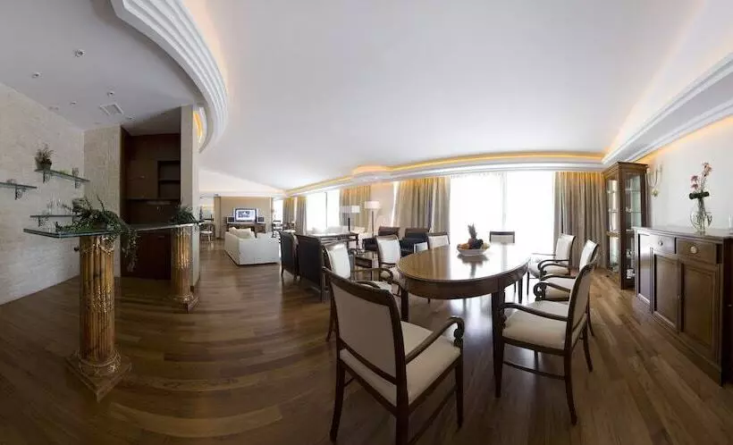 سوئیت ریاست جمهوری 2 خوابه, Monte Casa Spa & Wellness