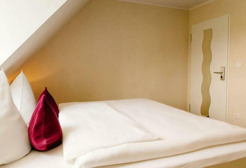 اتاق استاندارد, My Place