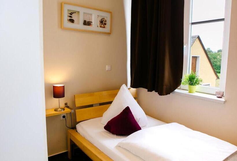 اتاق اکونومی یک تخته, My Place