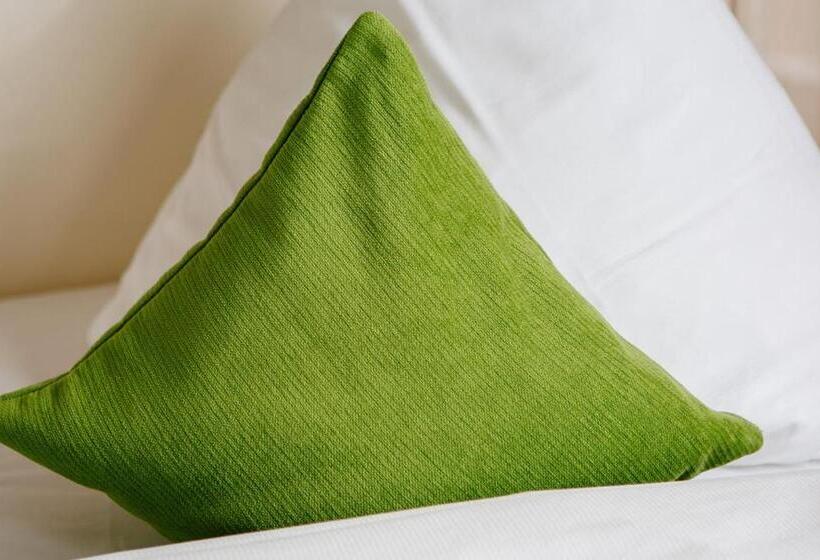 اتاق استاندارد, My Place