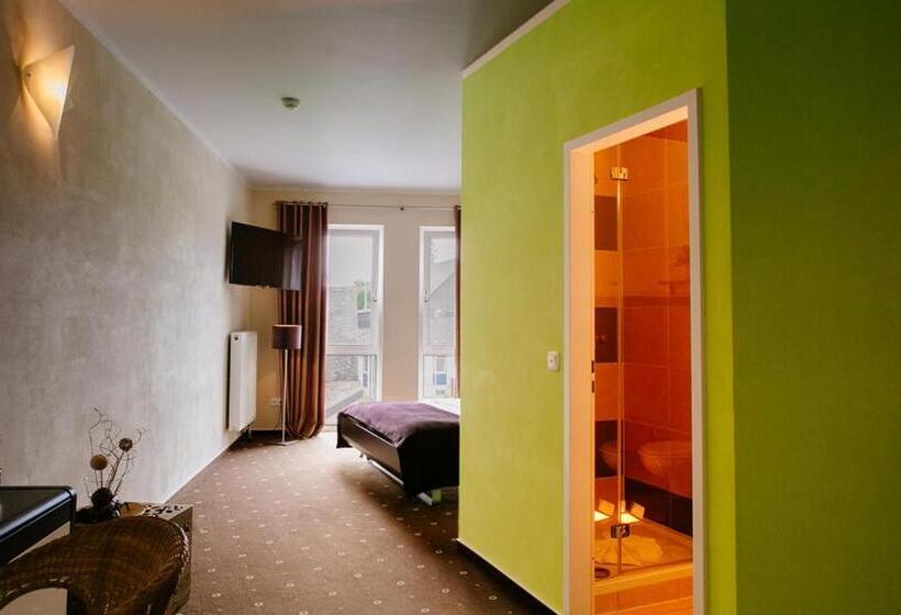 اتاق خانوادگی, My Place