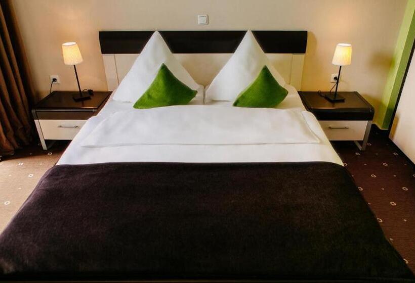 اتاق خانوادگی, My Place