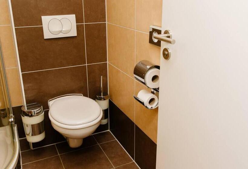 اتاق خانوادگی, My Place