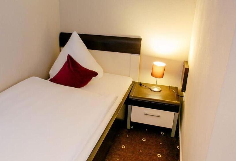 اتاق استاندارد سه نفره, My Place