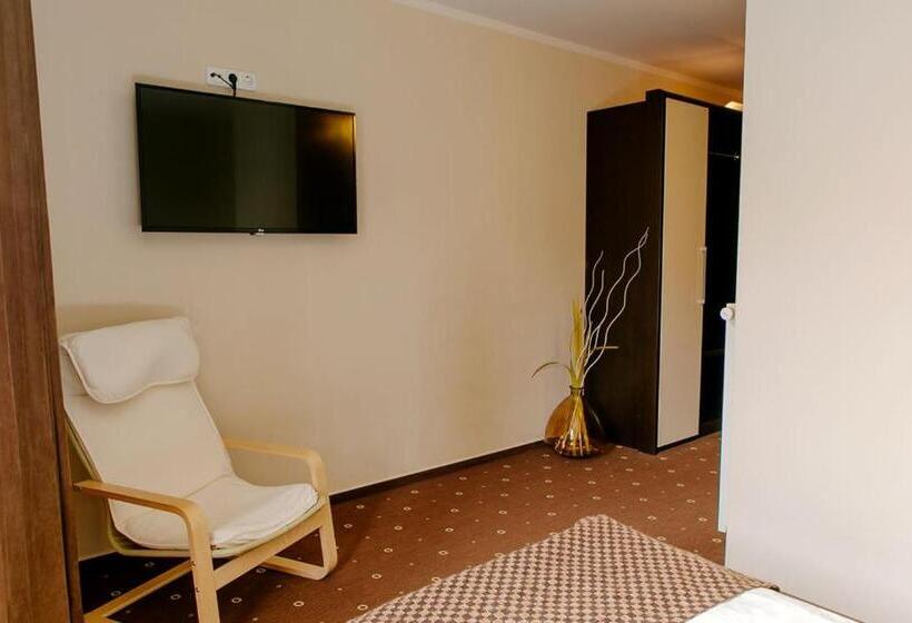 اتاق استاندارد سه نفره, My Place