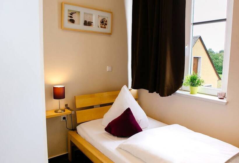 اتاق اکونومی یک تخته, My Place