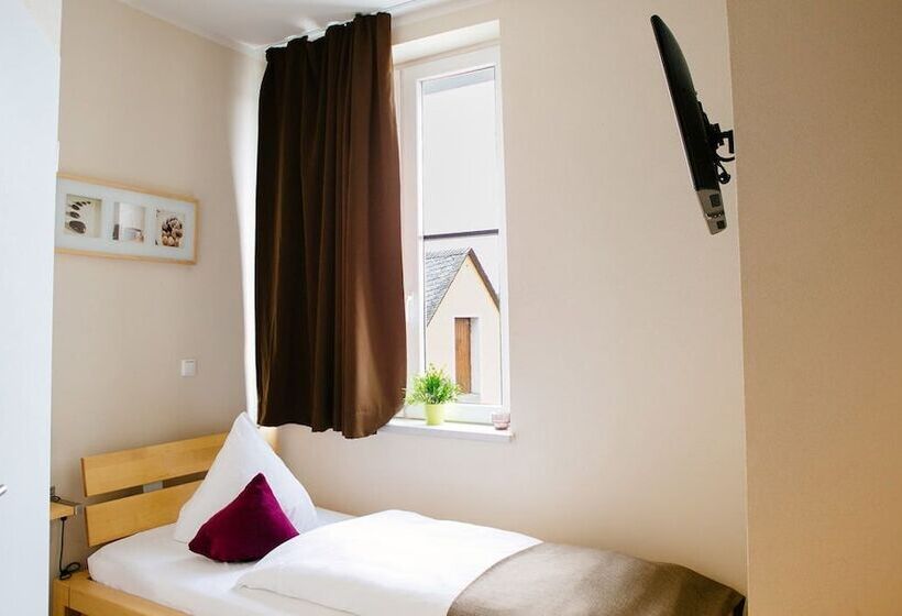 اتاق اکونومی یک تخته, My Place