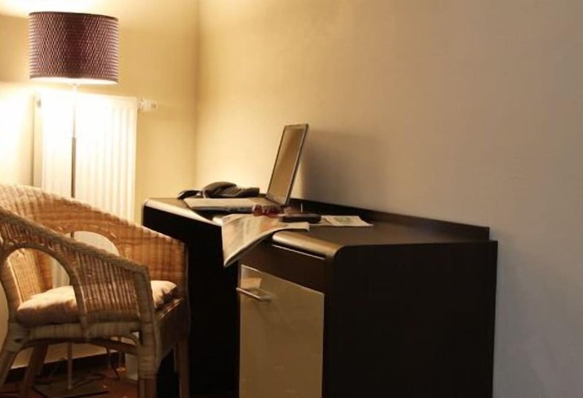 اتاق اکونومی یک تخته, My Place