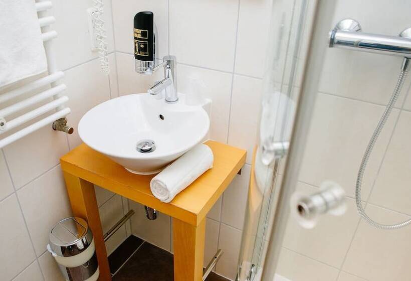 اتاق اکونومی یک تخته, My Place