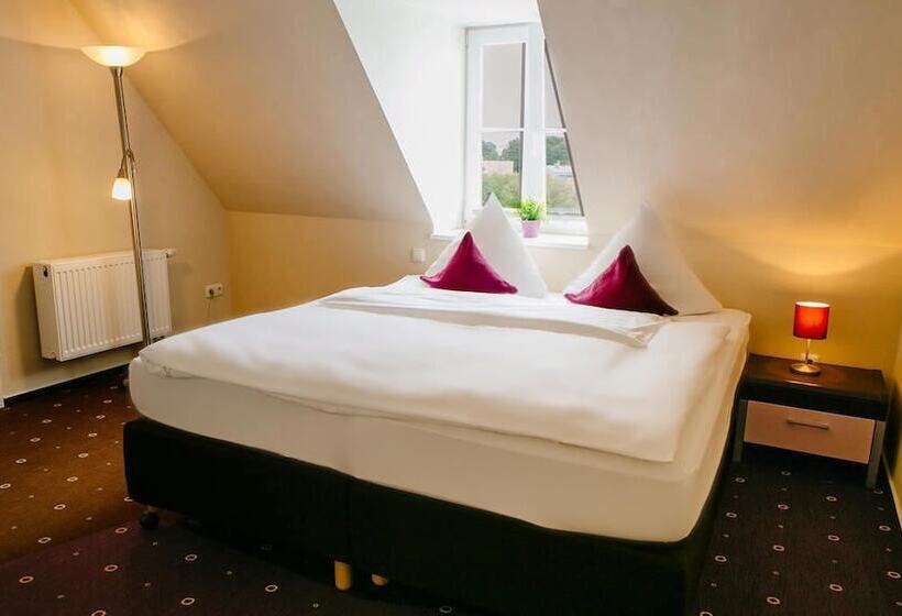 اتاق استاندارد, My Place