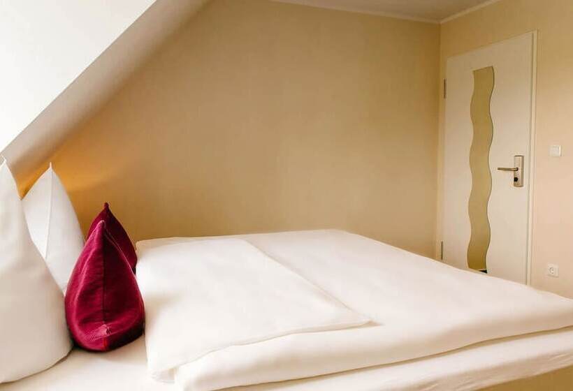 اتاق استاندارد, My Place