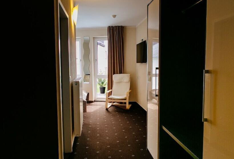 اتاق خانوادگی, My Place