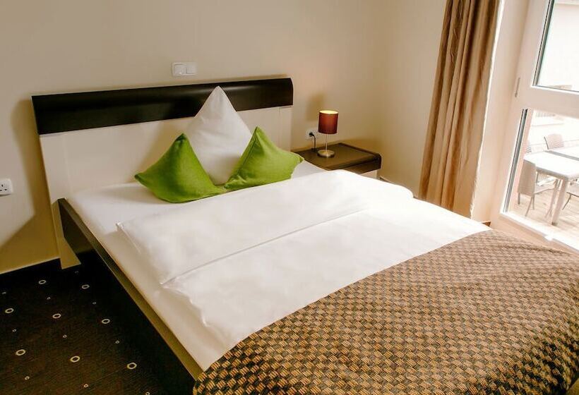 اتاق خانوادگی, My Place