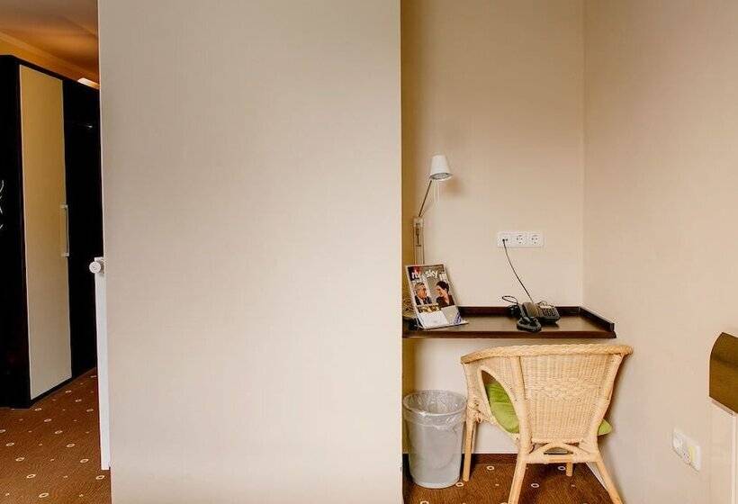 اتاق خانوادگی, My Place