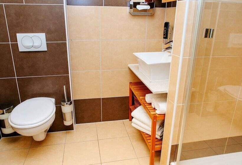 اتاق خانوادگی, My Place