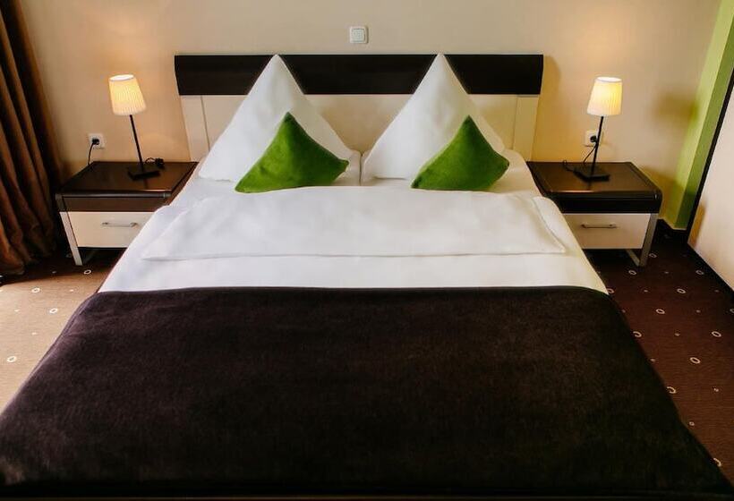 اتاق خانوادگی, My Place