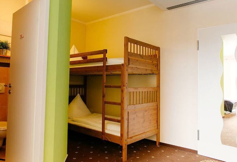 اتاق خانوادگی, My Place