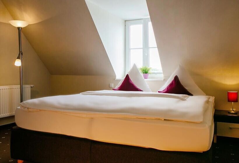 اتاق استاندارد, My Place