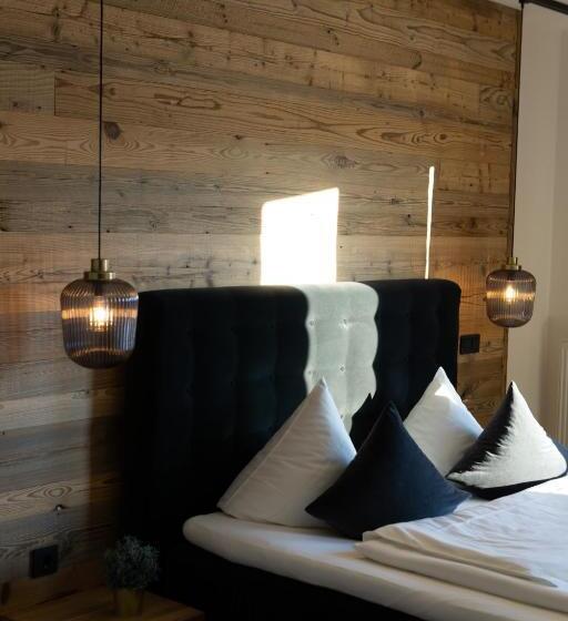 اتاق سوپریور, My Place