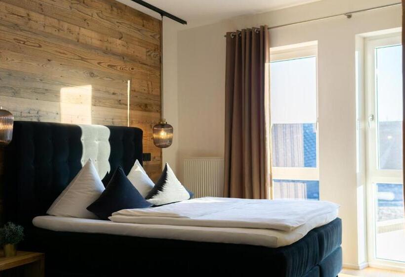 اتاق سوپریور, My Place