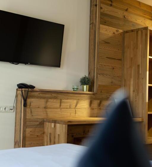 اتاق سوپریور, My Place