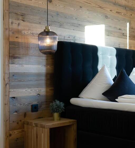 اتاق سوپریور, My Place