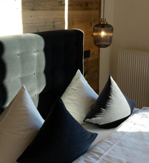 اتاق سوپریور, My Place