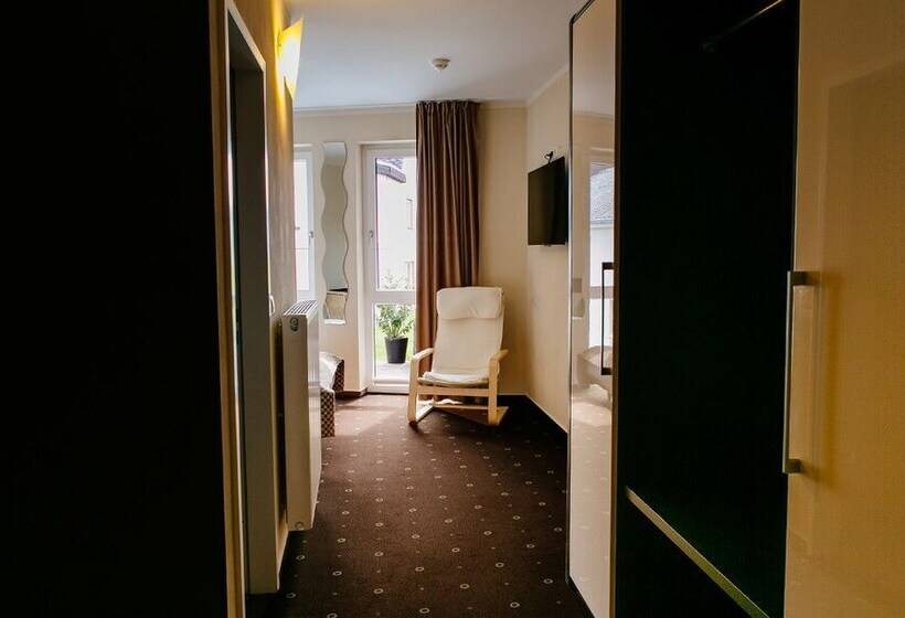 اتاق خانوادگی, My Place