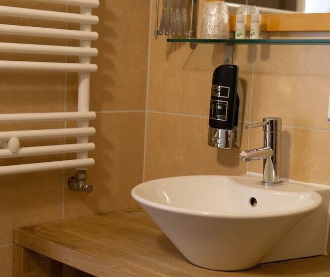 اتاق سوپریور, My Place