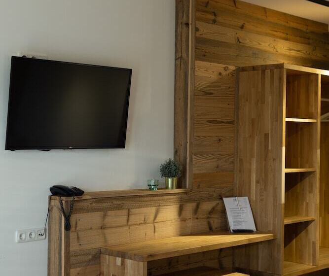 اتاق سوپریور, My Place