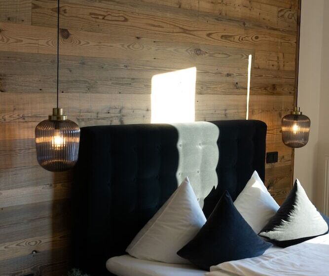 اتاق سوپریور, My Place