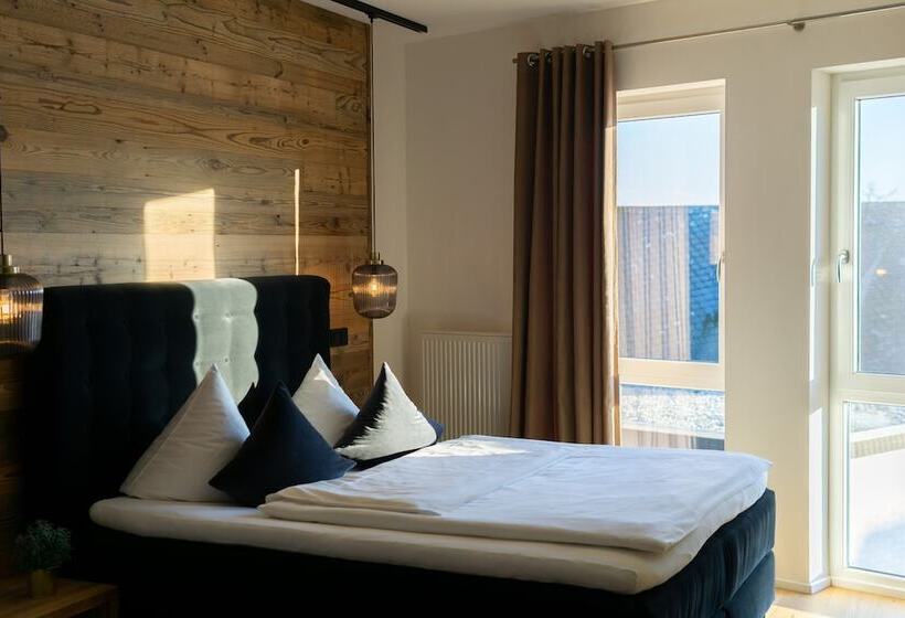 اتاق سوپریور, My Place