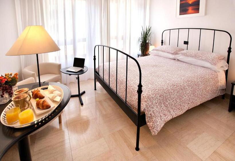اتاق استاندارد سه نفره, Provenza