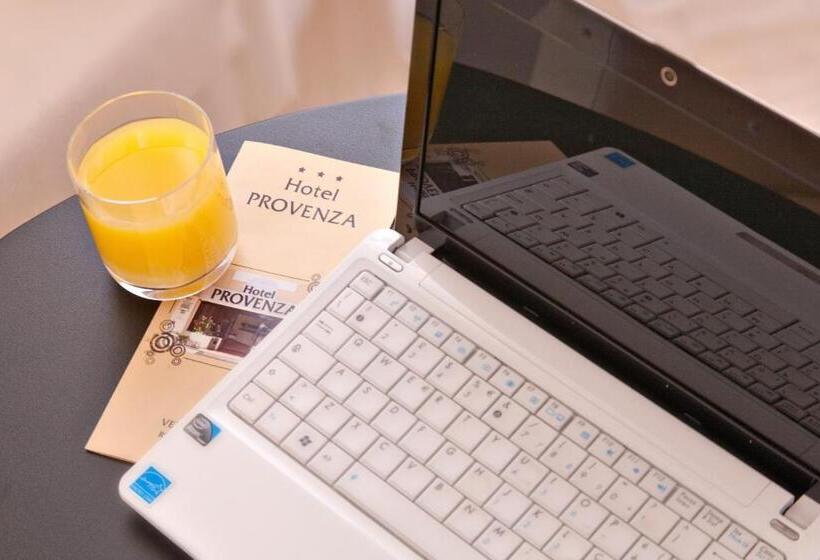 标准三人间, Provenza