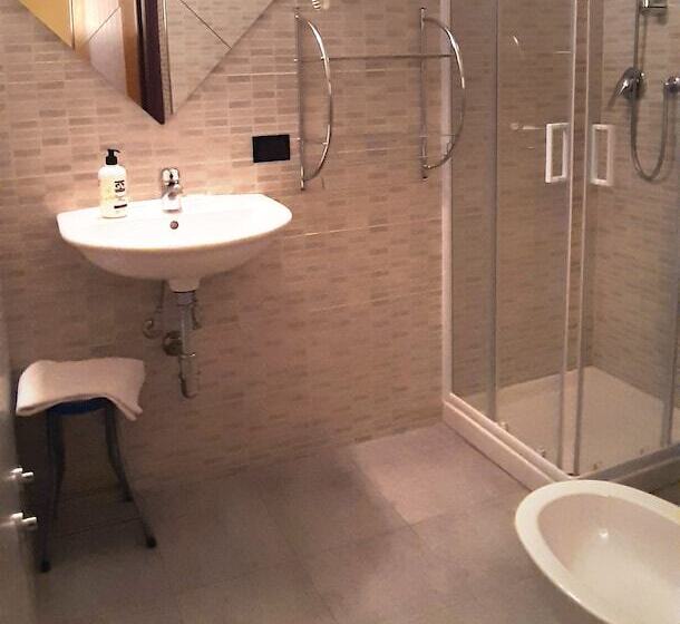 标准三人间, Provenza