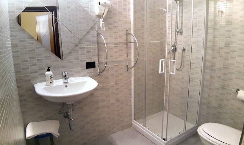 标准三人间, Provenza