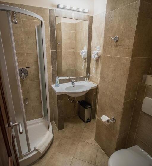 Quarto Estandar, Renegade