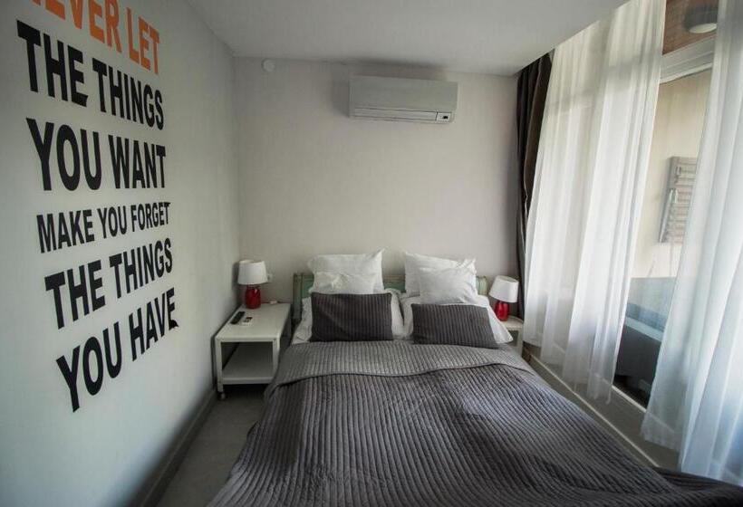 豪华套房, Renegade