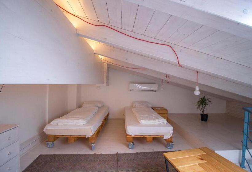 豪华套房, Renegade