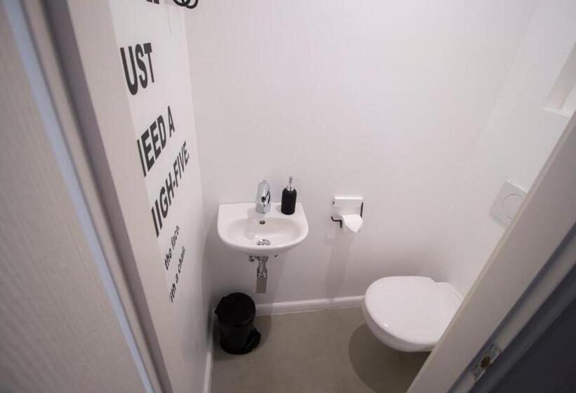 豪华套房, Renegade