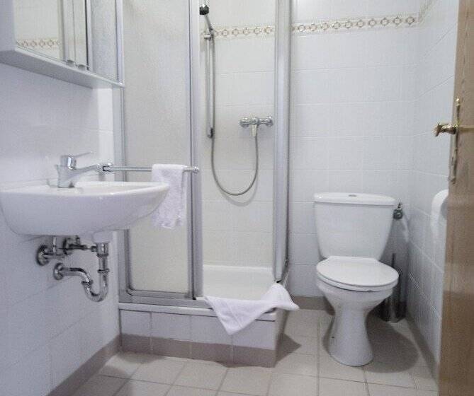 חדר משפחתי, Restaurant Walliser Sonne