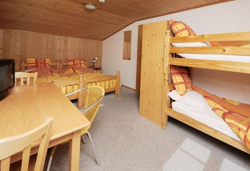 חדר משפחתי, Restaurant Walliser Sonne