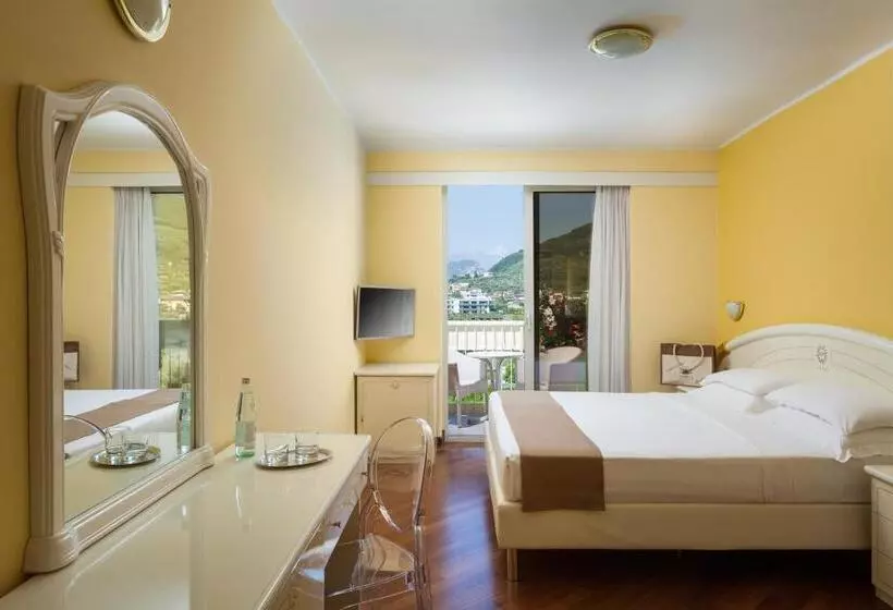 اتاق اکونومی, Savoy Palace   Tonellihotels