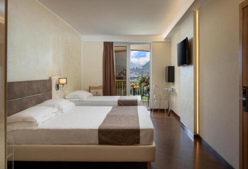 バルコニー付きスタンダードトリプルルーム, Savoy Palace   Tonellihotels