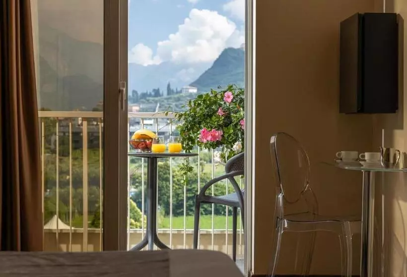 اتاق استاندارد چهارنفره با بالکن, Savoy Palace   Tonellihotels