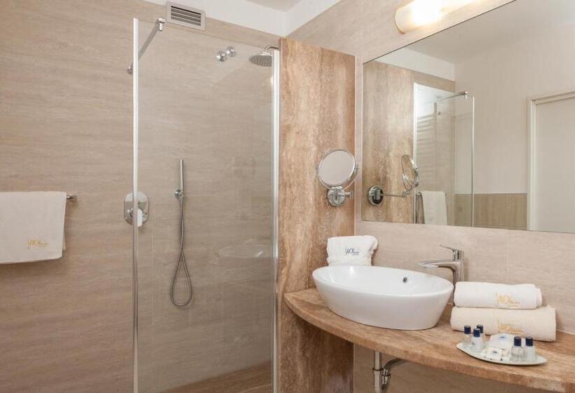 スーペリアトリプルルーム, Savoy Palace   Tonellihotels